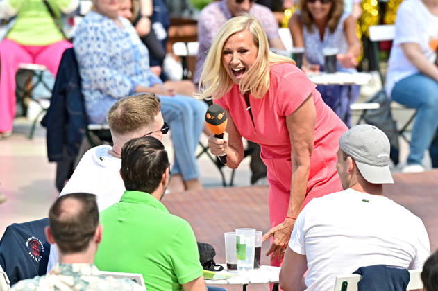 ZDF - Fernsehgarten. Moderatorin Andrea Kiwi Kiewel während der ZDF - Unterhaltungsshow Fernsehgarten am 10.05.2026 in Mainz. 20260510MWI120072