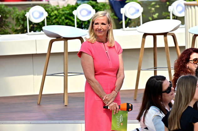 ZDF - Fernsehgarten. Moderatorin Andrea Kiwi Kiewel während der ZDF - Unterhaltungsshow Fernsehgarten am 10.05.2026 in Mainz. 20260510MWI120522