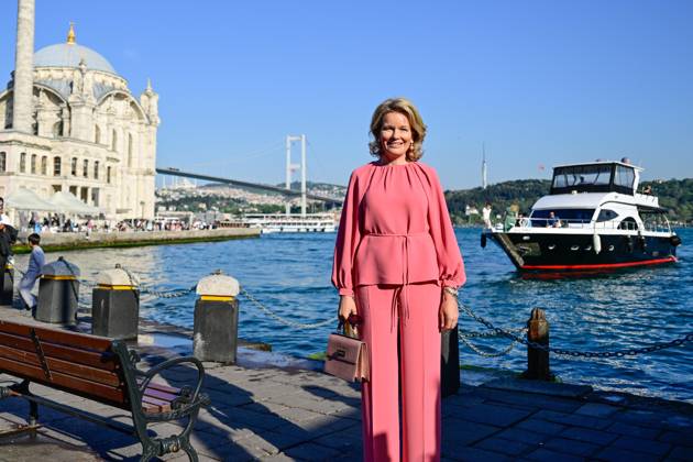 Belgian Queen Mathilde in Istanbul ISTANBUL, TURKIYE - MAY 10: Belgian Queen Mathilde poses for photos at the Ortakoy Square as she visits the city as part of an Economic Mission in Istanbul, Turkiye, on May 10, 2026. Cem Tekkesinoglu Anadolu Istanbul Turkey. Editorial use only. Please get in touch for any other usage.  Copyright: x2026xAnadoluxCemxTekkesinoglux