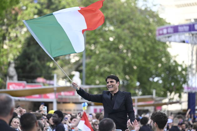 VIENNA, AUSTRIA 20260510 Sal Da Vinci representing Italy on the turquoise carpet for next weeks semi-finals and final of this years Eurovision Song Contest ESC in Vienna, Austria VIENNA AUSTRIA x10070x  Copyright: xJessicaxGow TTx EUROVISION 2026 TURKOSA MATTAN 8FS9IlXa1Qw