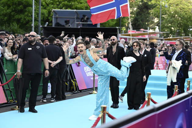 VIENNA, AUSTRIA 20260510 Jonas Lovv representing Norway on the turquoise carpet for next weeks semi-finals and final of this years Eurovision Song Contest ESC in Vienna, Austria VIENNA AUSTRIA x10070x  Copyright: xJessicaxGow TTx EUROVISION 2026 TURKOSA MATTAN XuR-01j2qSs