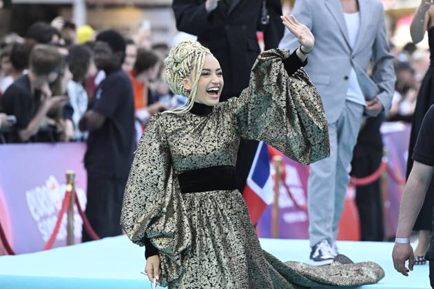 VIENNA, AUSTRIA 20260510 Monroe representing France on the turquoise carpet ahead of next week s semi finals and final of this year s Eurovision Song Contest ESC in Vienna, Austria WIEN AUSTRIA x10070x  Copyright: xJessicaxGow TTx EUROVISION 2026 TURQUOISE CARPET QqgCiuXu4Zk
