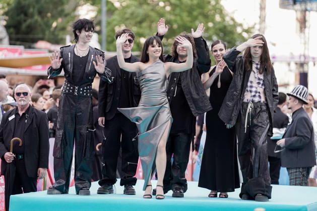 10.05.2026 - Europa, Österreich, Wien: Eröffnungszeremonie Turquoise Carpet Event des 70. Eurovision Song Contest 2026 am Rathausplatz; Alexandra Capitanescu mit dem Song Choke Me für Rumänien Copyright: xLUKAxKOLANOVICx