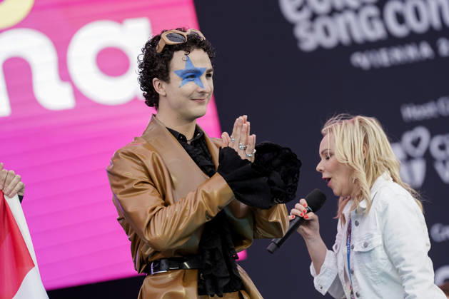 10.05.2026 - Europa, Österreich, Wien: Eröffnungszeremonie Turquoise Carpet Event des 70. Eurovision Song Contest 2026 am Rathausplatz; COSMO mit dem Song Tanzschein für Österreich Copyright: xLUKAxKOLANOVICx