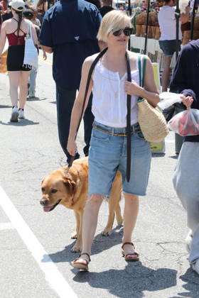 Celebrities enjoy the warm day on a quiet weekend while shopping at the Farmers Market Featuring: Selma Blair Where: Studio City, California , United States When: 10 May 2026 Credit: H2Y INSTARimages EDITORIAL USE ONLY. NOT FOR USE BY NEWSPAPERS BASED IN THE UK. Copyright: xx instar55678714
