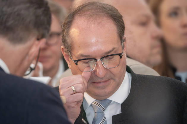 Alexander Dobrindt, CSU, Bundesinnenminister, CSU-Veranstaltung im vollbesetzten Bierzelt, im Rahmen der Truderinger Festwoche, bayerisches Volksfest, München, 11. Mai 2026 Deutschland, München, 11. Mai 2026, Alexander Dobrindt, 55, CSU, Bundesinnenminister, Ehrengast und Redner bei CSU-Veranstaltung im vollbesetzten Bierzelt, Truderinger Festwoche, traditionelles bayerisches Volksfest im Münchner Stadtteil Trudering, Montagabend, Politik, Politiker, Bayern,