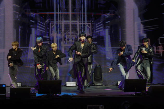 K-pop group YOUNITE holds media showcase for mini-album in Seoul Members of the South Korean boy group YOUNITE perform their new title track POSE! during a showcase for their eighth mini-album, INYUN Part.1, in Seoul, South Korea, on May 12, 2026. The release marks the group s debut under their new agency, Para Music, and features five tracks centered on the themes of connection and fate. Seoul South Korea  Copyright: xMatrixxImagesx xJungxUi-Chelx