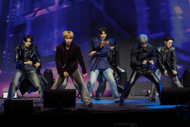 K-pop group YOUNITE holds media showcase for mini-album in Seoul Members of the South Korean boy group YOUNITE perform their new title track POSE! during a showcase for their eighth mini-album, INYUN Part.1, in Seoul, South Korea, on May 12, 2026. The release marks the group s debut under their new agency, Para Music, and features five tracks centered on the themes of connection and fate. Seoul South Korea  Copyright: xMatrixxImagesx xJungxUi-Chelx