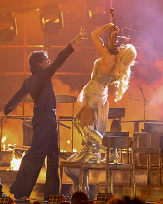 LKS 20260511 Finland s entry to the Eurovision Song Contest 2026 of Linda Lampenius and Pete Parkkonen perform the song Liekinheitin (The Flamethrower) during the dress rehearsal of the first semifinal in Vienna. Austria on Monday, 11th May, 2026. - HEIKKI SAUKKOMAA Wien Austria Copyright: xHeikkixSaukkomaax V9XVeDhRgYI