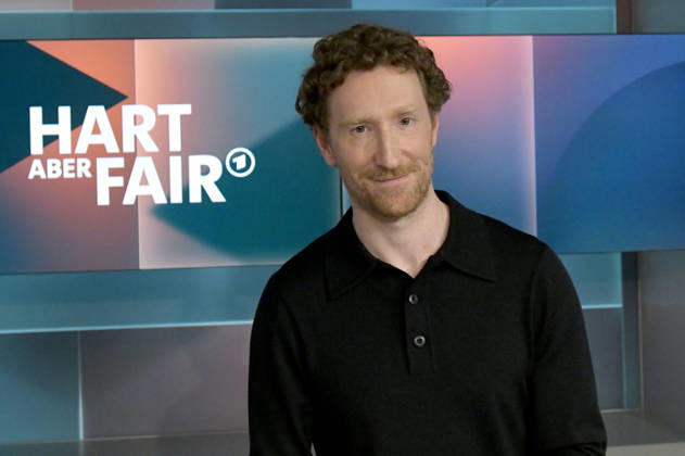Louis Klamroth in der ARD-Talkshow hart aber fair im Studio Adlershof. Berlin, 11.05.2026