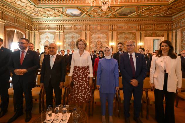 Queen Mathilde Attends 2026 Turkey Economic Mission ISTANBUL, TURKEY - MAY 12: Maxime Prevot (Les Engages), Deputy Prime Minister and Minister of Foreign Affairs foreign of Federal Government, Queen Mathilde of Belgium, Mahinur Ozdemir Goktas, Minister of Family and Social Service, Pierre-Yves Jeholet (MR), Vice-Chairman and Walloon Minister for the Economy, Industry, the Digital Economy, Employment and Training pictured attending the meeting From Industry 4.0 to 5.0: A Belgian-Turkish Dialogue on the Future of Manufacturing amid Global Geopolitical Shifts during the Belgian Economic Mission to the Republic of Turkey on May 12, 2026 in Istanbul, Turkey, 12 05 2026 Istanbul Turkey Copyright: xPhilipxReynaersx
