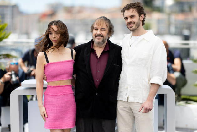 Katie Jackson and Billy Jackson surround their father, Peter Jackson P Jackson during the photocall of the Palme dOr dhonneur during the 79th Cannes Film Festival May 12 23, 2026 at the Palais des Festivals in Cannes, May 12, 2026 Jacovides Moreau Bestimage P Jackson during the photocall of the Palme dOr dhonneur during the 79th Cannes Film Festival May 12 23, 2026 at the Palais des Festivals in Cannes, May 12, 2026 Cannes France  Copyright: xJACOVIDES-MOREAUx xBESTIMAGExJACOVIDES-MOREAUx xBESTIMAGEx
