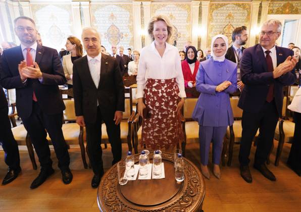 Queen Mathilde Attends 2026 Turkey Economic Mission ISTANBUL, TURKEY - MAY 12: Maxime Prevot (Les Engages), Deputy Prime Minister and Minister of Foreign Affairs foreign of Federal Government, Queen Mathilde of Belgium, Mahinur Ozdemir Goktas, Minister of Family and Social Service, Pierre-Yves Jeholet (MR), Vice-Chairman and Walloon Minister for the Economy, Industry, the Digital Economy, Employment and Training pictured during a visit to Istanbul University as part of the Belgian economic mission to the Republic of Turkey, on May 12, 2026 in Istanbul, Turkey, 12 05 2026 (Photo: Benoit Doppagne Pool Photonews) Istanbul Turkey Copyright: xBenoitxDoppagnex