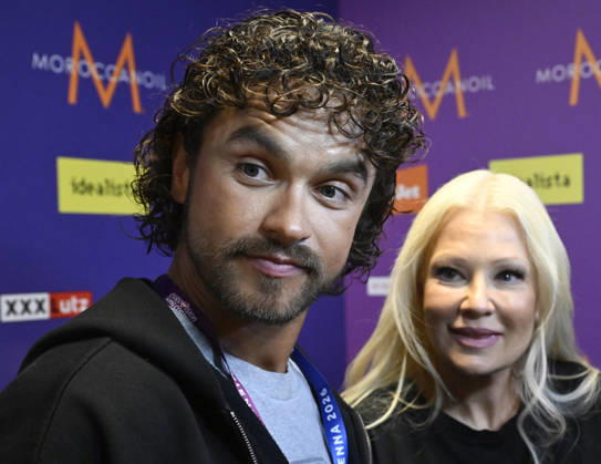 LKS 20260512 Finland s entry to the Eurovision Song Contest 2026, Pete Parkkonen (left) and Linda Lampenius during a press conference ahead of the first semifinal in Vienna, Austria on Monday, 12th of May, 2026. - HEIKKI SAUKKOMAA Wien Austria  Copyright: xHeikkixSaukkomaax pGi9EkcIpWQ