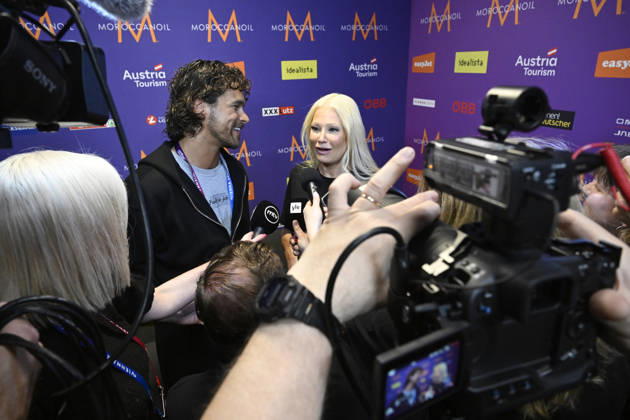 LKS 20260512 Finland s entry to the Eurovision Song Contest 2026, Pete Parkkonen (left) and Linda Lampenius during a press conference ahead of the first semifinal in Vienna, Austria on Monday, 12th of May, 2026. - HEIKKI SAUKKOMAA Wien Austria  Copyright: xHeikkixSaukkomaax W37dNEkVB3U