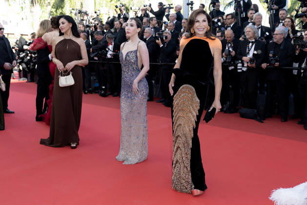 Mouna Ayoub Montée des marches du film La vénus électrique pour la cérémonie douverture du 79ème Festival International du Film de Cannes, le 12 mai 2026 Jacovides Moreau Bestimage Red carpet for The electric kiss during the 79th Cannes International Film Festival Opening ceremony on May 12, 2026 Cannes France Copyright: xOLIVIERxBORDEx xBESTIMAGExOLIVIERxBORDEx xBESTIMAGEx