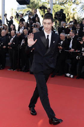 Théodore Pellerin Montée des marches du film La vénus électrique pour la cérémonie douverture du 79ème Festival International du Film de Cannes, le 12 mai 2026 Olivier Borde Bestimage Red carpet for The electric kiss during the 79th Cannes International Film Festival Opening ceremony on May 12, 2026 Cannes France Copyright: xOLIVIERxBORDEx xBESTIMAGExOLIVIERxBORDEx xBESTIMAGEx