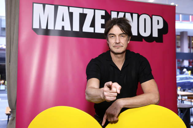 Comedian Matze Knop beim Tour-Auftakt zu seinem neuen Programm Spitzenreiter - Wo wir sind ist vorne im Gloria Theater in Köln. Köln, 12.05.2026 NRW Deutschland Copyright: xChristophxHardtx
