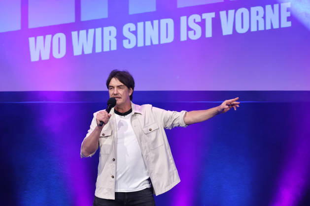 Comedian Matze Knop beim Tour-Auftakt zu seinem neuen Programm Spitzenreiter - Wo wir sind ist vorne im Gloria Theater in Köln. Köln, 12.05.2026 NRW Deutschland Copyright: xChristophxHardtx