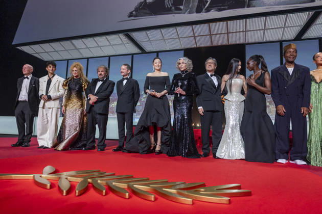 Paul Laverty, Diego Céspedes, Miri Ben Ari, Peter Jackson, Elijah Wood, Gong Li, Jane Fonda, Park Chan wook, Demi Moore, Eye Haïdara, Isaach de Bankolé, Ruth Negga Cérémonie douverture du 79ème Festival International du Film de Cannes, le 12 mai 2026 Borde Jacovides Moreau Bestimage Red carpet for The electric kiss during the 79th Cannes International Film Festival Opening ceremony on May 12, 2026 Cannes France  Copyright: xJACOVIDES-BORDE-MOREAUx xBESTIMAGExJACOVIDES-BORDE-MOREAUx xBESTIMAGEx