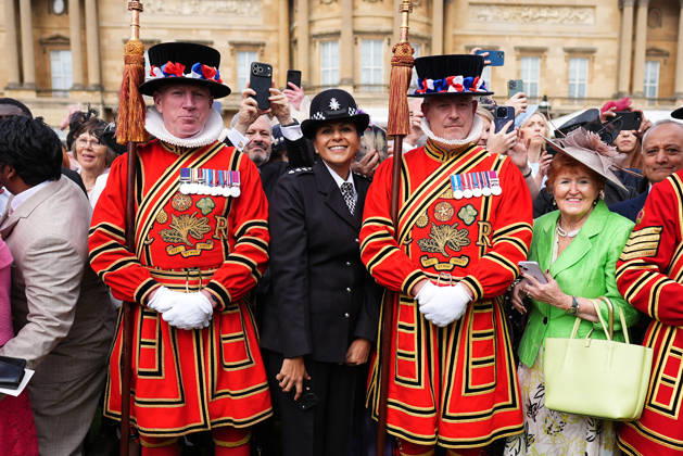 Royal Garden Party hosted by King Charles and Queen Camilla at Buckingham Palace, London, UK, 12 May 2026 Yeomen of the Guard and guests during a Royal Garden Party at Buckingham Palace, London, to celebrate frontline workers from across the United Kingdom and recognise the dedication and contribution of those who serve their communities through volunteering, supporting charitable causes and working for emergency services. Picture date: Tuesday May 12, 2026., Credit:Aaron Chown PA ROTA - B68 Avalon UK, London  Copyright: xAaronxChownx xPAxROTAx-xB68x xAvalonx 1098387552
