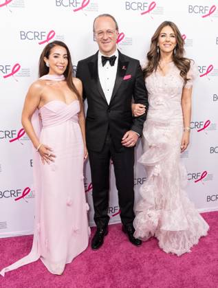 May 12, 2026, Bronx, New York, USA: New York, NY, USA on May 12, 2026: Wendy de La Faverie, Stephane de La Faverie and Elizabeth Hurley attend BCRF s Hot Pink Party at Glasshouse. Bronx USA - ZUMAr339 20260512_znp_r339_019 Copyright: xLevxRadinx