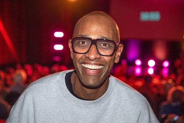 Amiaz HABTU, Moderator, Roter Teppich, Red Carpet Show, Ankunft, arrival, Start der neuen Buehnenshow von Matze Knop: ,,Spitzenreiter - wo wir sind ist vorne!,, im Gloria in Koeln, 12.05.2026.