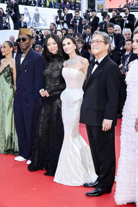 79th Cannes Film Festival Red Carpet Opening Night - part 2 Palais des Festivals - Cannes, France Ruth Negga;Isaach De Bankole ;Chloe Zhao;Demi Moore;Park Chan-Wook;Laura Wandal 79th Cannes Film Festival Red Carpet Opening Night - part 2 Palais des Festivals - Cannes, France 12th May 2026 SGPItalia id 134688_008 *Not Exclusive  Copyright: xSGPx