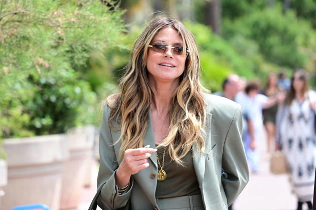 Model and TV presenter Heidi Klum walks her dog along the Croisette during the 79th Cannes Film Festival Romain Doucelin Bestimage  Copyright: xRomainxDoucelinx xBestimagexRomainxDoucelinx xBestimagex