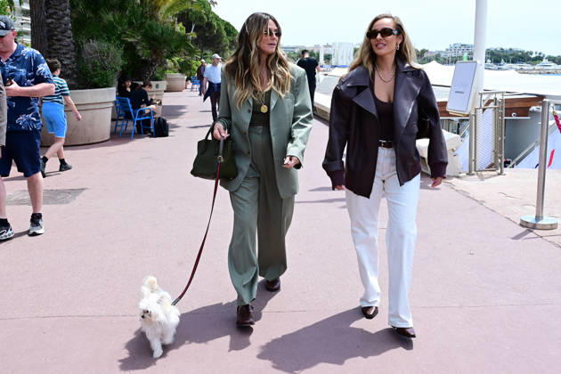 Model and TV presenter Heidi Klum walks her dog along the Croisette during the 79th Cannes Film Festival Romain Doucelin Bestimage  Copyright: xRomainxDoucelinx xBestimagexRomainxDoucelinx xBestimagex
