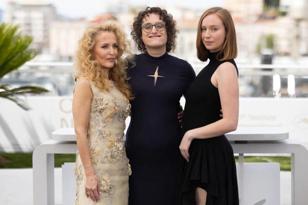 Gillian Anderson, Jane Schoenbrun and Hannah Einbinder at the Teenage Sex and Death at Camp Miasma photocall at the 79th annual Cannes Film Festival at Palais des Festivals on May 13, 2026 in Cannes, France Jacovides Moreau Bestimage Teenage Sex and Death at Camp Miasma photocall at the 79th annual Cannes Film Festival at Palais des Festivals on May 13, 2026 in Cannes, France Cannes France  Copyright: xJACOVIDES-MOREAUx xBESTIMAGExJACOVIDES-MOREAUx xBESTIMAGEx