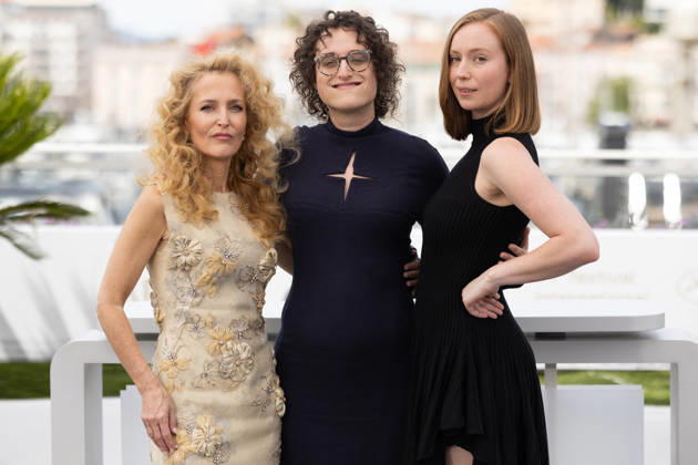 Gillian Anderson, Jane Schoenbrun and Hannah Einbinder at the Teenage Sex and Death at Camp Miasma photocall at the 79th annual Cannes Film Festival at Palais des Festivals on May 13, 2026 in Cannes, France Jacovides Moreau Bestimage Teenage Sex and Death at Camp Miasma photocall at the 79th annual Cannes Film Festival at Palais des Festivals on May 13, 2026 in Cannes, France Cannes France  Copyright: xJACOVIDES-MOREAUx xBESTIMAGExJACOVIDES-MOREAUx xBESTIMAGEx