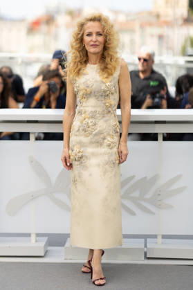 Gillian Anderson at the Teenage Sex and Death at Camp Miasma photocall at the 79th International Film Festival in Cannes, France, May 13, 2026 Jacovides Moreau Bestimage Teenage Sex and Death at Camp Miasma photocall at the 79th annual Cannes Film Festival at Palais des Festivals on May 13, 2026 in Cannes, France Cannes France  Copyright: xJACOVIDES-MOREAUx xBESTIMAGExJACOVIDES-MOREAUx xBESTIMAGEx