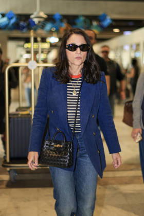 Julia Louis Dreyfus arrives at Nice airport during the 79th Cannes International Film Festival on May 13th, 2026 France Laetitia Notarianni Bestimage Celebrity arrivals at Nice airport during the 79th Cannes International Film Festival on May 13th, 2026 Nice France  Copyright: xLaetitiaxNotarianni BestimagexLaetitiaxNotarianni Bestimagex