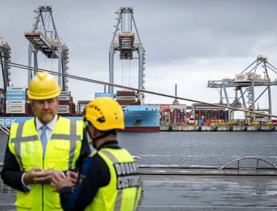 King Willem Alexander Visits the Port of Rotterdam - Netherlands His Majesty the King Willem Alexander and Minister of Justice and Security David van Weel will pay a working visit to the Port of Rotterdam on Wednesday, May 13, 2026, in the context of undermining and resilience. This visit will focus on both the response against international organized drug crime and resilience against hybrid and military threats. Photo by NLBeeld POOL Remko de Waal ABACAPRESS.COM Netherlands  Copyright: xBrunoxPress ABACAx