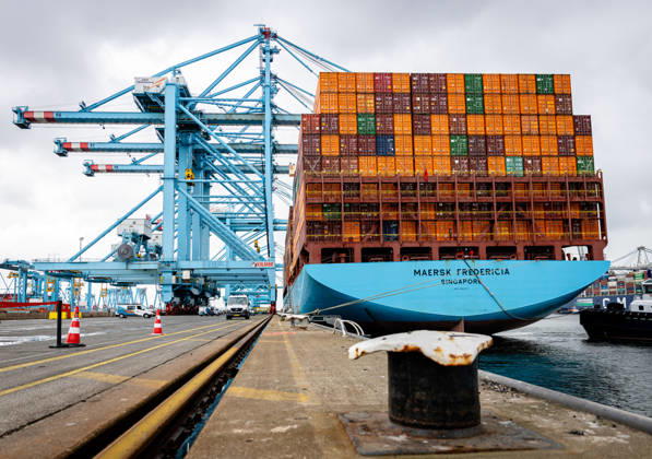 King visit the port of Rotterdam. Rotterdam, the Netherlands. 13 May 2026 A cargo ship at the quay in the APM terminal during a visit by King Willem-Alexander and David van Weel, Minister of Justice and Security, at the port of Rotterdam. The visit is all about subversion and resilience against drug crime and military threats. Rotterdam The Netherlands  Copyright: xDPPA POOL RDWx