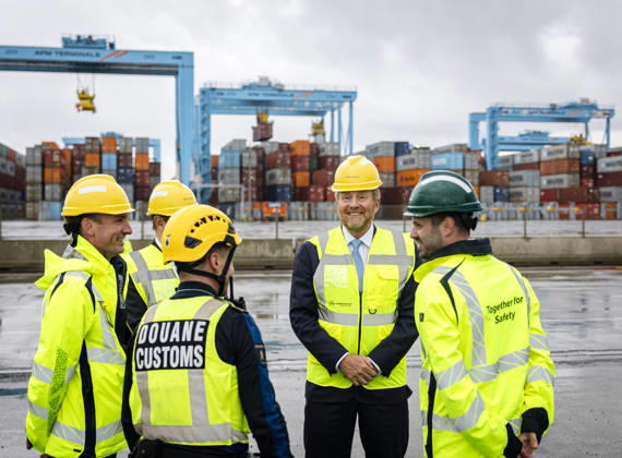13-05-2026 Rotterdam King Willem-Alexander visited, in the context of undermining and resilience, the customs office on the Maasvlakte and APM Terminals at the Port of Rotterdam. Â  Copyright: xPPEx