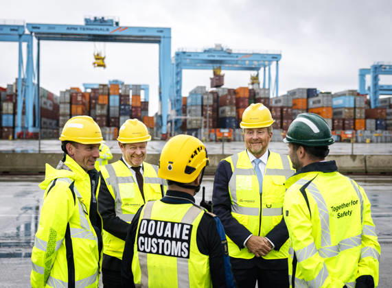 13-05-2026 Rotterdam King Willem-Alexander visited, in the context of undermining and resilience, the customs office on the Maasvlakte and APM Terminals at the Port of Rotterdam. Â  Copyright: xPPEx