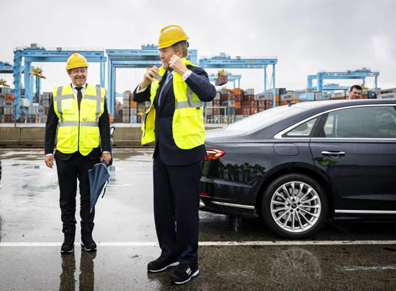 13-05-2026 Rotterdam King Willem-Alexander visited, in the context of undermining and resilience, the customs office on the Maasvlakte and APM Terminals at the Port of Rotterdam. Â  Copyright: xPPEx