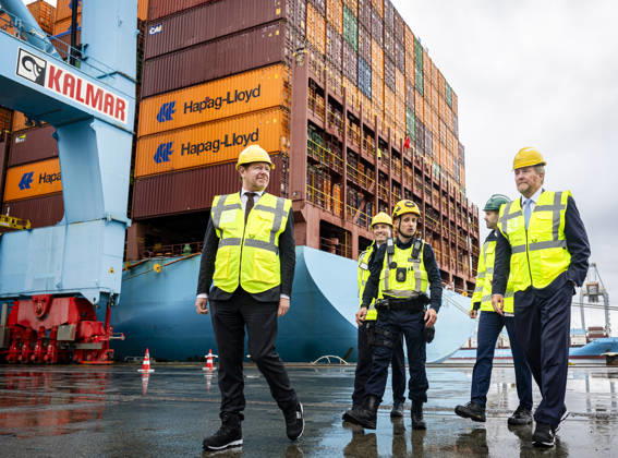 13-05-2026 Rotterdam King Willem-Alexander visited, in the context of undermining and resilience, the customs office on the Maasvlakte and APM Terminals at the Port of Rotterdam. Â  Copyright: xPPEx