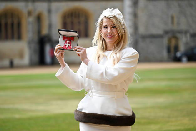 . 13 05 2026. Windsor, United Kingdom. Singer Ellie Goulding with her MBE after an Investiture at Windsor Castle, United Kingdom.  xPoolx xi-Imagesx IIM-26769-0002