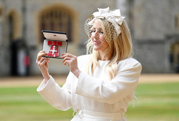. 13 05 2026. Windsor, United Kingdom. Singer Ellie Goulding with her MBE after an Investiture at Windsor Castle, United Kingdom.  xPoolx xi-Imagesx IIM-26769-0004
