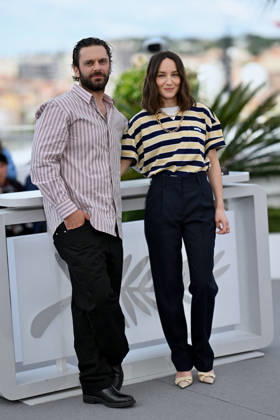 Cannes La Venus Electrique Photocall. FC Cast members Hannah Einbinder, Gillian Anderson, Gilles Lellouche, Gustave Kervern and Madeleine Baudot attending the La Venus Electrique photocall during the 79th Cannes Film Festival in Cannes, France on May 13, 2026. Photo by Franck Castel ABACAPRESS.COM Cannes Copyright: xCastelxFranck ABACAx