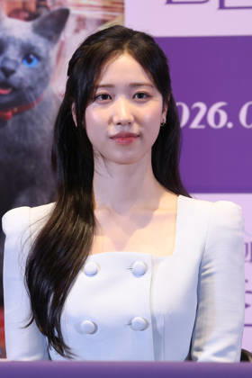 S. Korean actress Lee Rae S. Korean actress Lee Rae South Korean actress Lee Rae, who stars in the new movie Strange Snack Shop Jeoncheondang, listens to reporters questions during a publicity event in Seoul on May 13, 2026, to promote the movie, set to hit local screens in South Korea on May 29. (Yonhap) 2026-05-14 06:09:59 < 1980-2026 YONHAPNEWS AGENCY. .> ¼­¿ïÆ¯º°½Ã EDITORIAL USE ONLY  Copyright: xx PYH2026051318130034400 YonhapxNewsx yonphotos252229