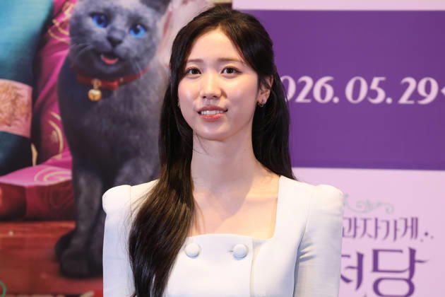S. Korean actress Lee Rae S. Korean actress Lee Rae South Korean actress Lee Rae, who stars in the new movie Strange Snack Shop Jeoncheondang, listens to reporters questions during a publicity event in Seoul on May 13, 2026, to promote the movie, set to hit local screens in South Korea on May 29. (Yonhap) 2026-05-14 06:09:53 < 1980-2026 YONHAPNEWS AGENCY. .> ¼­¿ïÆ¯º°½Ã EDITORIAL USE ONLY  Copyright: xx PYH2026051318050034400 YonhapxNewsx yonphotos252230