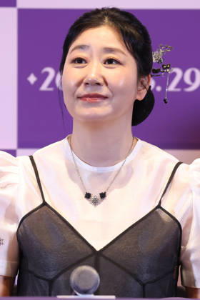 S. Korean actress Ra Mi-ran S. Korean actress Ra Mi-ran South Korean actress Ra Mi-ran, who stars in the new movie Strange Snack Shop Jeoncheondang, listens to reporters questions during a publicity event in Seoul on May 13, 2026, to promote the movie, set to hit local screens in South Korea on May 29. (Yonhap) 2026-05-14 06:09:45 < 1980-2026 YONHAPNEWS AGENCY. .> ¼­¿ïÆ¯º°½Ã EDITORIAL USE ONLY  Copyright: xx PYH2026051318040034400 YonhapxNewsx yonphotos252231
