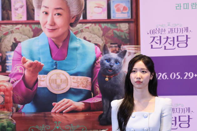 S. Korean actress Lee Rae S. Korean actress Lee Rae South Korean actress Lee Rae, who stars in the new movie Strange Snack Shop Jeoncheondang, listens to reporters questions during a publicity event in Seoul on May 13, 2026, to promote the movie, set to hit local screens in South Korea on May 29. (Yonhap) 2026-05-14 06:10:06 < 1980-2026 YONHAPNEWS AGENCY. .> ¼­¿ïÆ¯º°½Ã EDITORIAL USE ONLY  Copyright: xx PYH2026051318140034400 YonhapxNewsx yonphotos252235