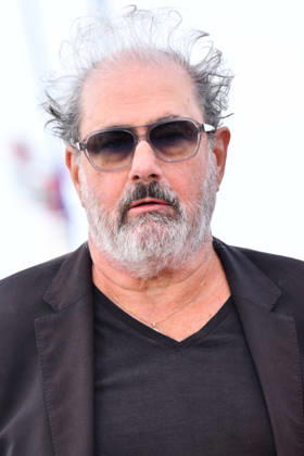 79th Cannes International Film Festival Photocall du film La Vénus Electrique 79th Cannes International Film Festival LA VENUS ELECTRIQUE photocall Gustave de Kervern poses during La Vénus Electrique The Electric Kiss photocall at the 79th annual Cannes Film Festival at Palais des Festivals Thomas Bohlen Starface 2026 05 12 455951 2026 05 13 Cannes France  Copyright: xThomasxBohlenx STAR_455951_042