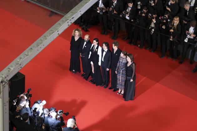 Carine Ruszniewski, Pierre Antoine Billon, Souheila Yacoub, Bérenger Thouin, Vassili Schneider, Yile Yara Vianello, Enrica Capra Montée des marches du film Labandon lors du 79ème Festival International du Film de Cannes, le 13 mai 2026 Camilla Canalini Bestimage Red carpet for Forsaken at the 79th Cannes International Film Festival on May 13, 2026 Cannes France Copyright: xCamillaxCanalinix xBestimagexCamillaxCanalinix xBestimagex