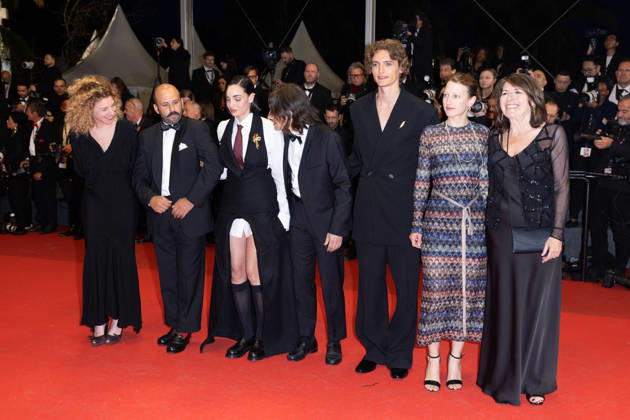 Carine Ruszniewski, Pierre Antoine Billon, Souheila Yacoub, Bérenger Thouin, Vassili Schneider, Yile Yara Vianello, Enrica Capra Montée des marches du film Labandon lors du 79ème Festival International du Film de Cannes, le 13 mai 2026 Olivier Borde Bestimage Red carpet for Forsaken at the 79th Cannes International Film Festival on May 13, 2026 Cannes France Copyright: xOLIVIERxBORDEx xBESTIMAGExOLIVIERxBORDEx xBESTIMAGEx